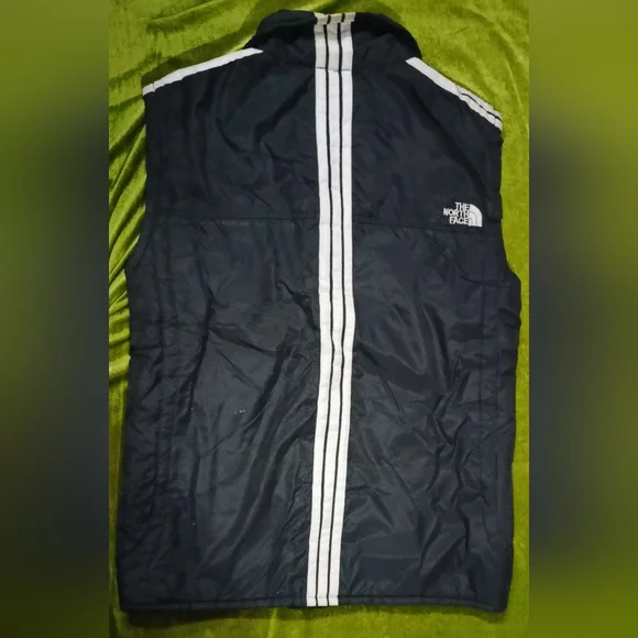 Sleevless jacket - Picture 2 of 4